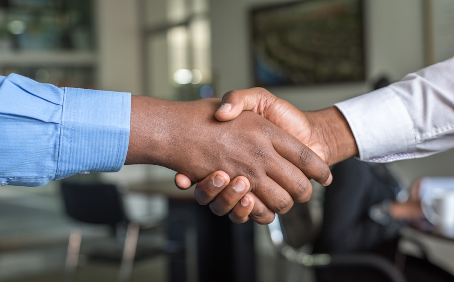 Poignée de main entre professionnels africains
