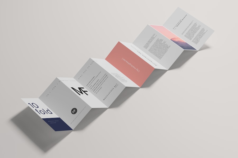 Brochure marketing depliee avec mise en page soignee